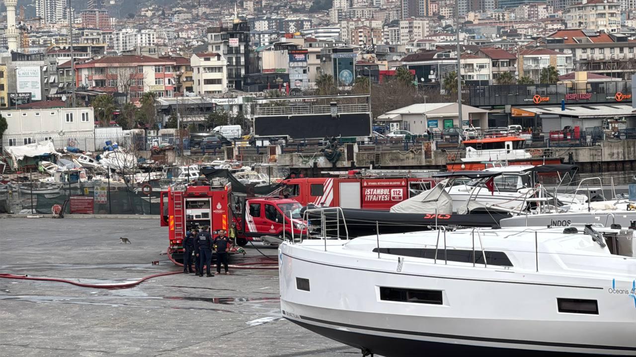 Pendik Marina’daki atık yağ depolama alanında çıkan yangın söndürüldü