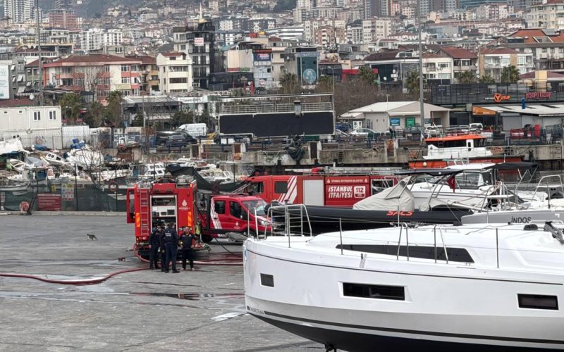 Pendik Marina’daki atık yağ depolama alanında çıkan yangın söndürüldü